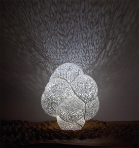 Orbicural Lamp 1, lampe imprimée en 3D par le studio de design Nervous System. (Source : Nervous System, www.n-e-r-v-o-u-s.com)